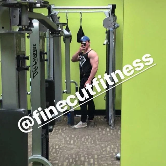 💥Client Spotlight💥@carson.plaisier he has been putting in serious work and gaining some serious mass!💪🏼We have some big plans in store. Here a little hint for you all @inbfwinnipeg 2019 🤫

#finecutfitness #onlinetrainer #personaltrainer #fitness