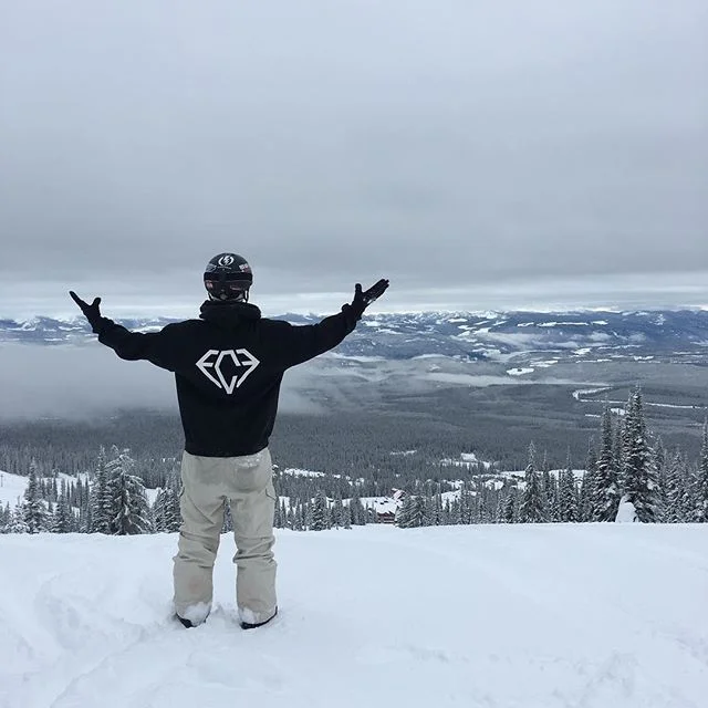 Fine Cut takes on BC! Had loads of fun boarding in @skibigwhite I may not have had the gym, but 5/5 day of  boarding is enough exercise!
&bull;
&bull;
#FineCutFitness #snowboarding #mountains #britishcolumbia #kelowna #bigwhite #onlinecoaching #perso