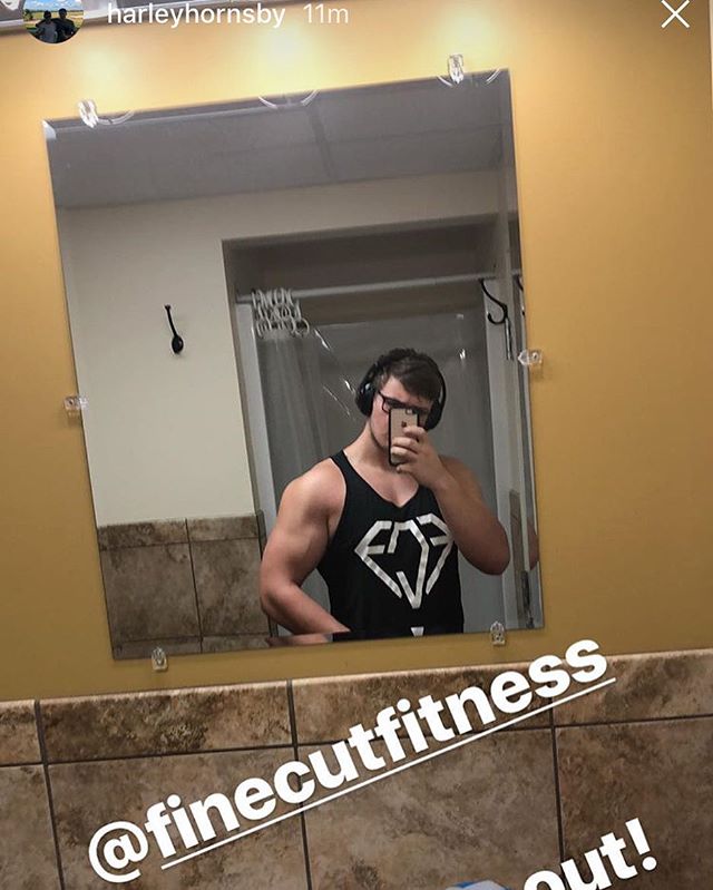 @harleyhornsby rocking his Fine Cut tank and is getting shredded for summer! Keep up the good work bro💪🏼 &bull;
&bull;
#finecutfitness #fitnessapparel #fitnessmotivation #weightloss 
#transformation #anytimefitness #fitnessapparel #activewear #gym 