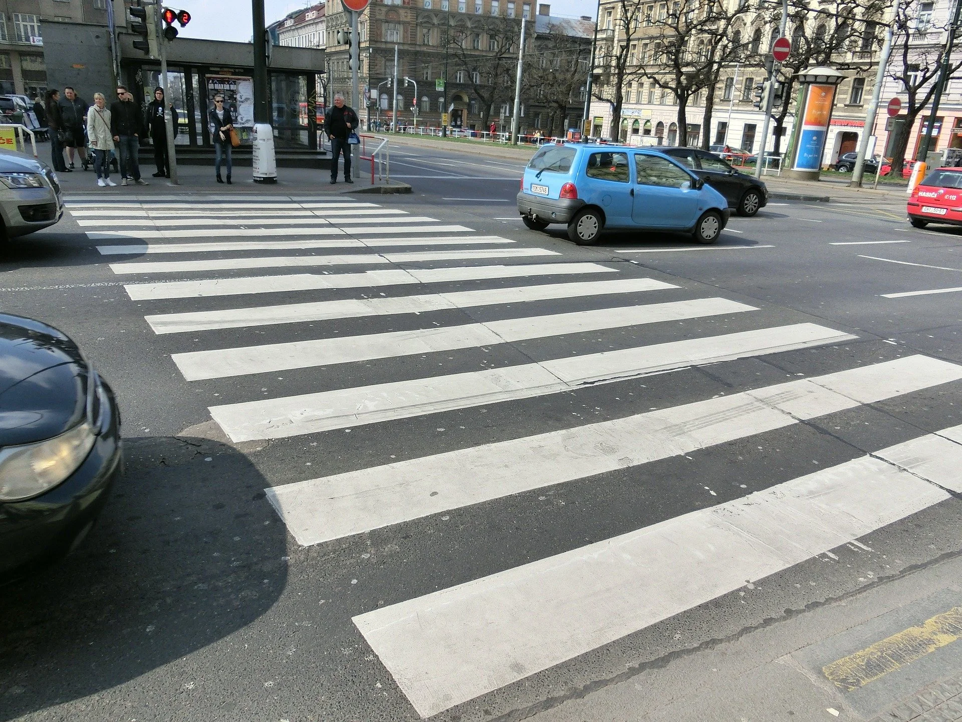 crosswalk-g1ccbf15a1_1920.jpg
