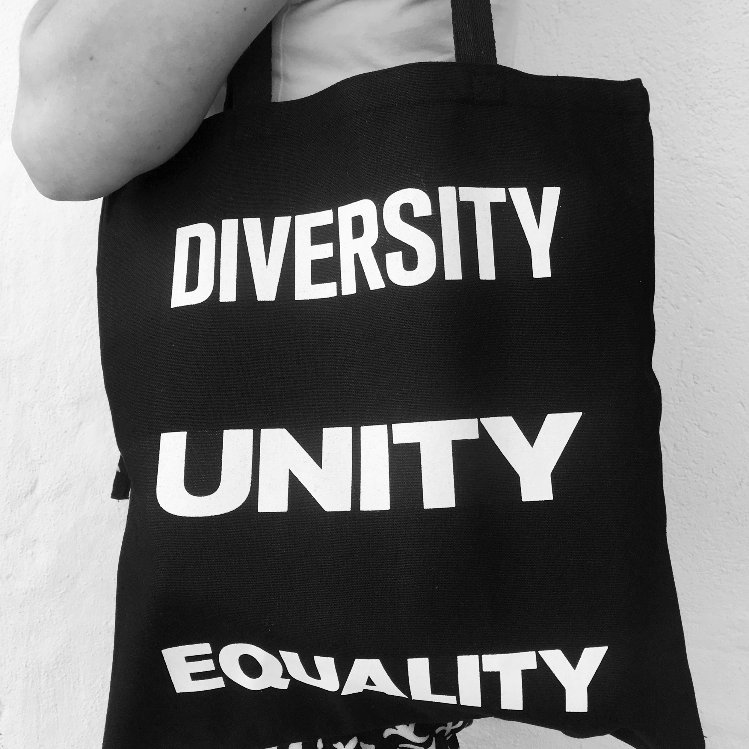 totebag_irl_01.png