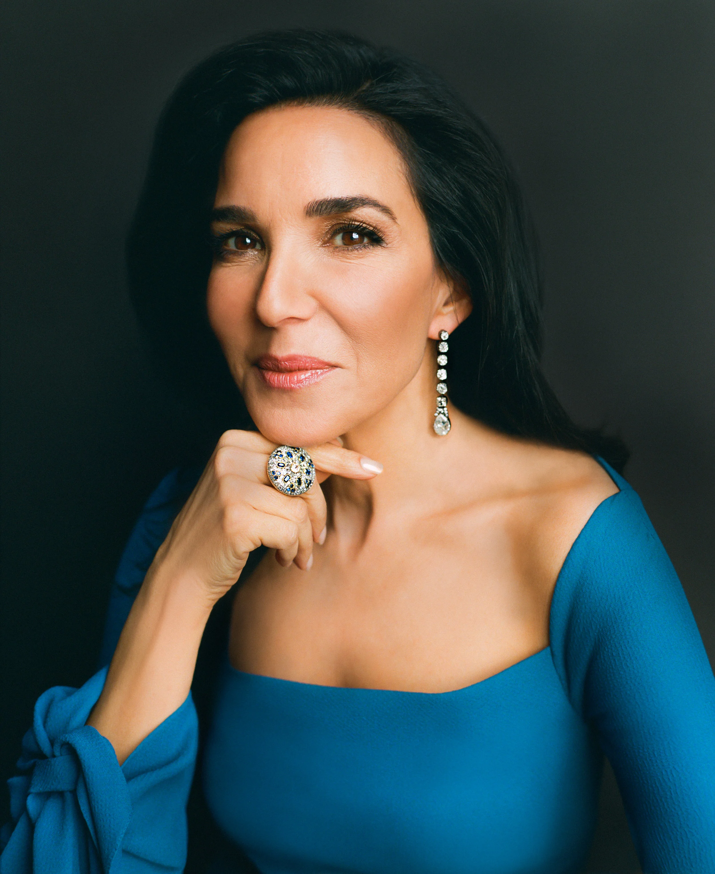 Mindi Mond is a devoted wife and mother and a dedicated board member of the THANC (Thyroid, Head and Neck Cancer) Foundation. She lives in New York with her husband and two children.