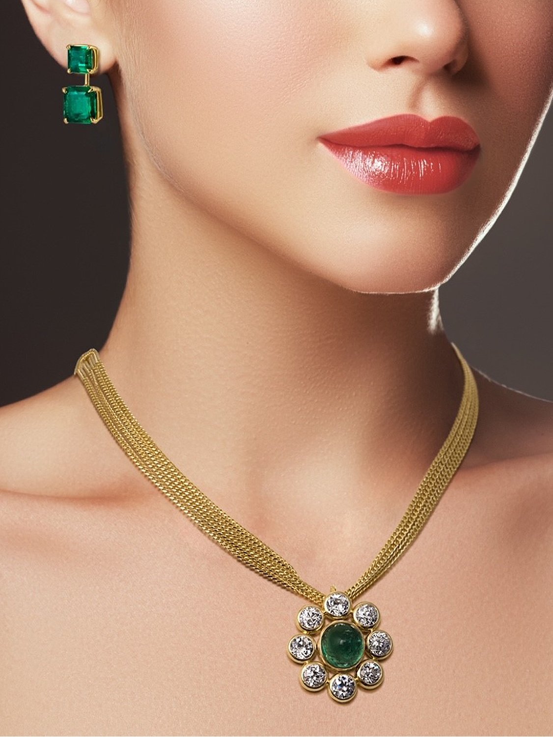 22 Carats Pear cut Colombian Emerald Stud Earrings 18k Gold