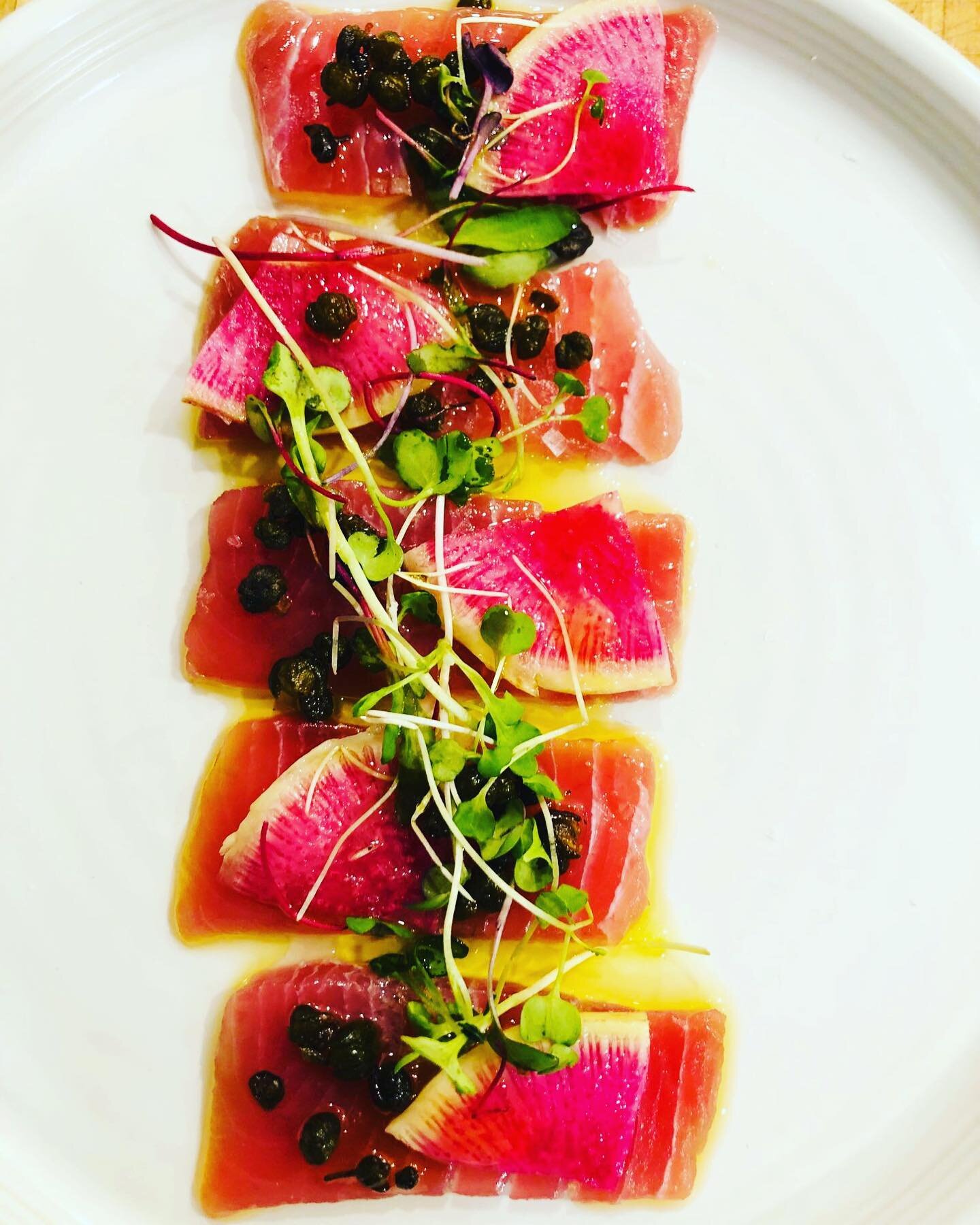 ❤️ Sashimi? Then our Ahi Tuna Crudo is calling your name! 

We swap the soy sauce for lemon oil and salty capers, and finish it with fresh radish and sea salt. Prego 🇮🇹
.
.
.
#Ariatuscangrill #ariacharlotte #italianfood #dining #charlottenc #newmen