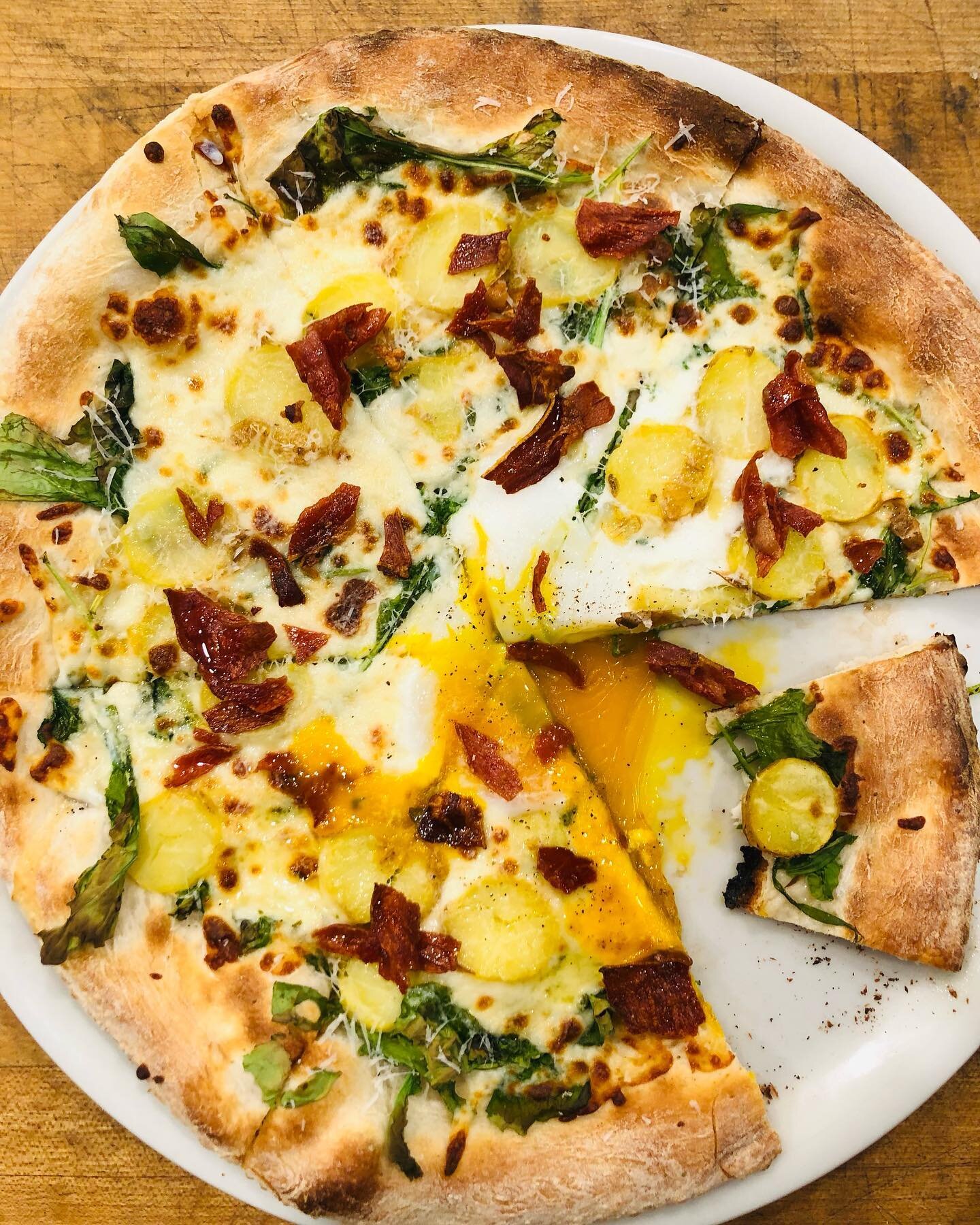 Breakfast for dinner, dinner for breakfast? Hot or cold, we ❤️ our house made pizzas!

📸 Our house made pizza with a fried duck egg, fingerling potato, crisp prosciutto, mozzarella and arugula. 
.
.
.
#ariatuscangrill #ariacharlotte #charlottenc #it