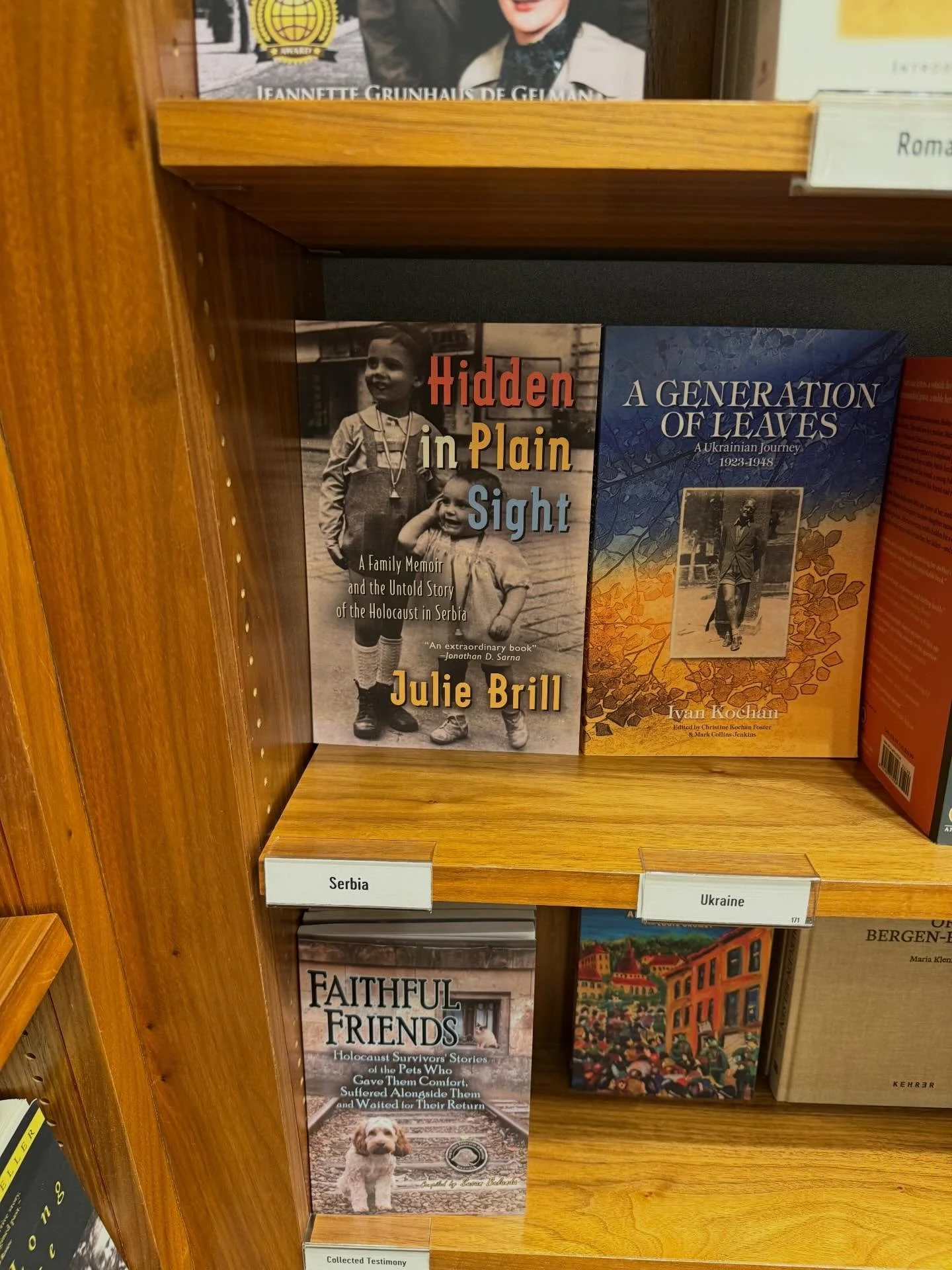 We love walking through the museum store at USHMM and seeing so many titles written by 3GNY volunteers and friends - including two we&rsquo;ll be talking with in our webinar this Wednesday! 

See link in bio to register for &ldquo;How to Write a Holo