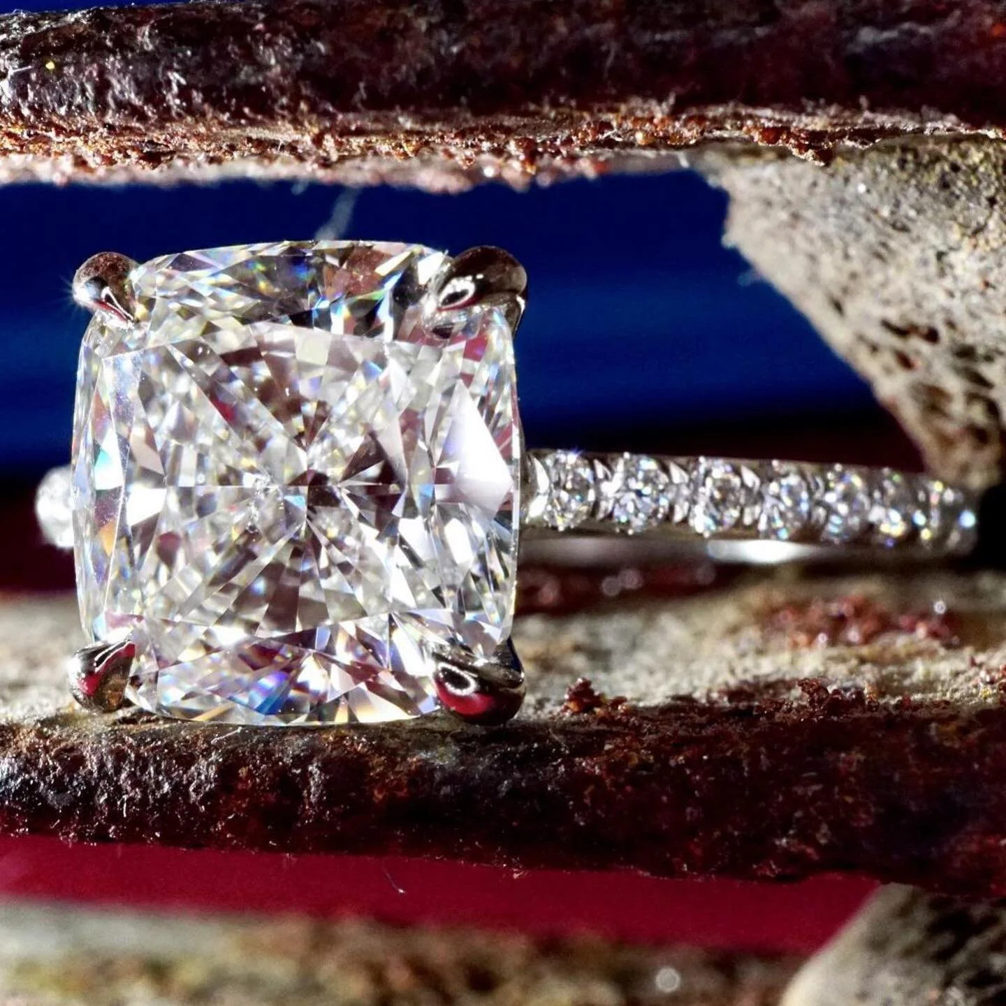 @simonardem.nyc 💫 #jocalestudionyc 
・・・
#SimonArdem #naturaldiamonds #giacertifieddiamonds #giacertifieddiamond #naturaldiamond #micropavesetting #emeraldcutdiamond #giacertified #engagementringnyc #classicstyleengagementring #customengagementring #