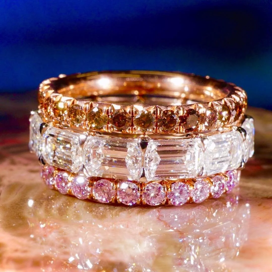 @simonardem.nyc Weekend band selection: Pink, White Emerald  cut and Champagne diamonds ✨✌🏽 #SimonArdem #eternitybands #pinkdiamond #pinkdiamondband #eastwestring #eastwestemerald #eastwestemeraldeternitybands #browndiamonds #browndiamondeterntyring