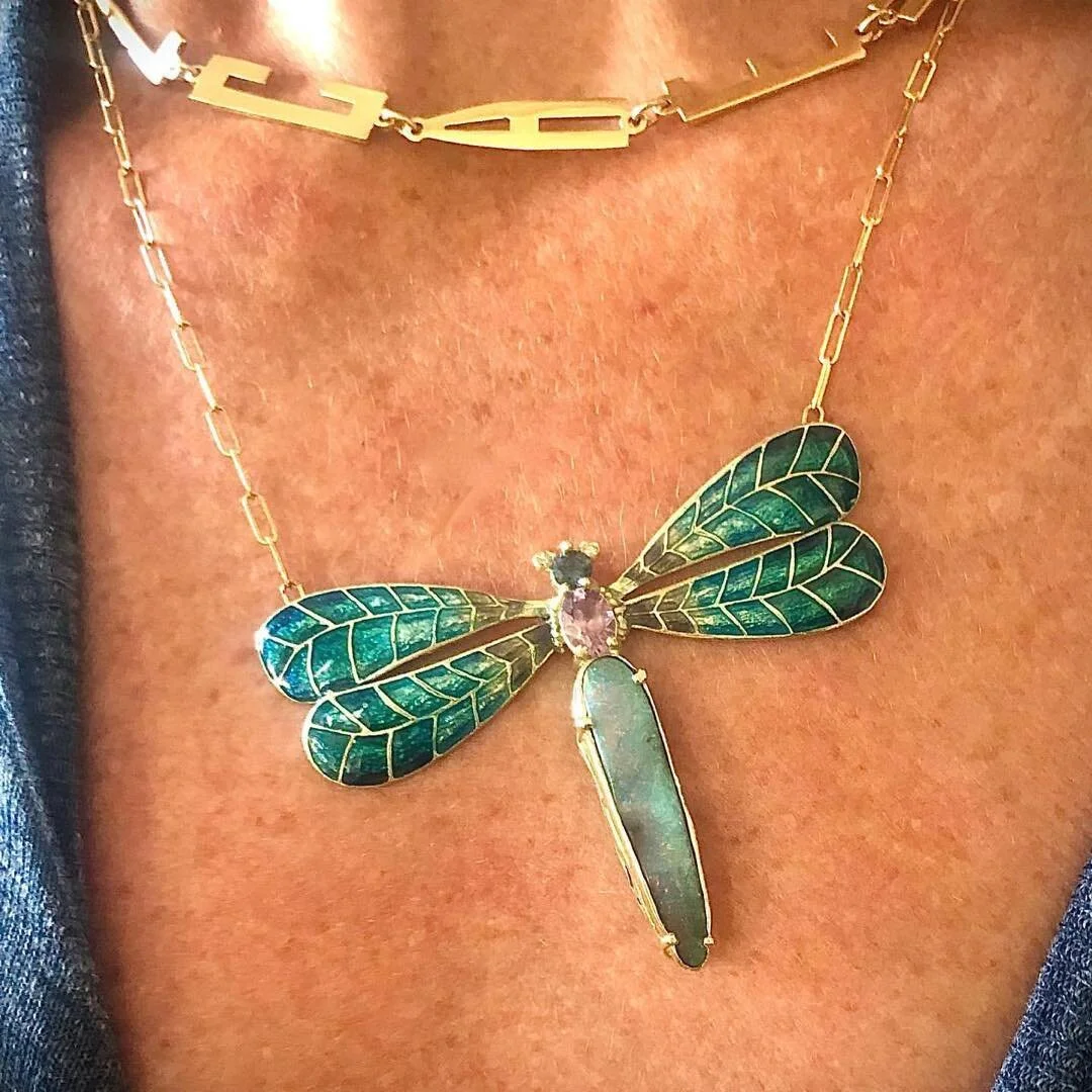 @lynnemerceinfinejewelry This beauty recently left me for a warmer climate on the West coast.... @trishaaxelrode I hope you are loving your new piece!
*
*
*
*
*
#dragonflyjewelry #boulderopal #18kgold  #enameledjewelry #australianboulderopals #nature
