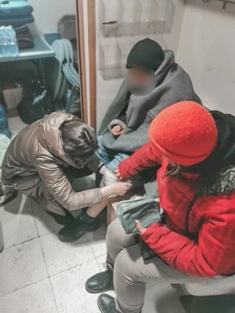 Treating Refugee Man's knee in Medical Clinic - C.jpeg