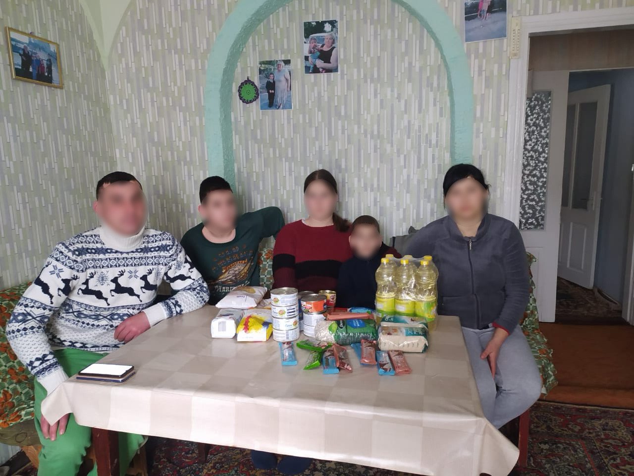 2nd Ukrainian family getting supplies.jpeg