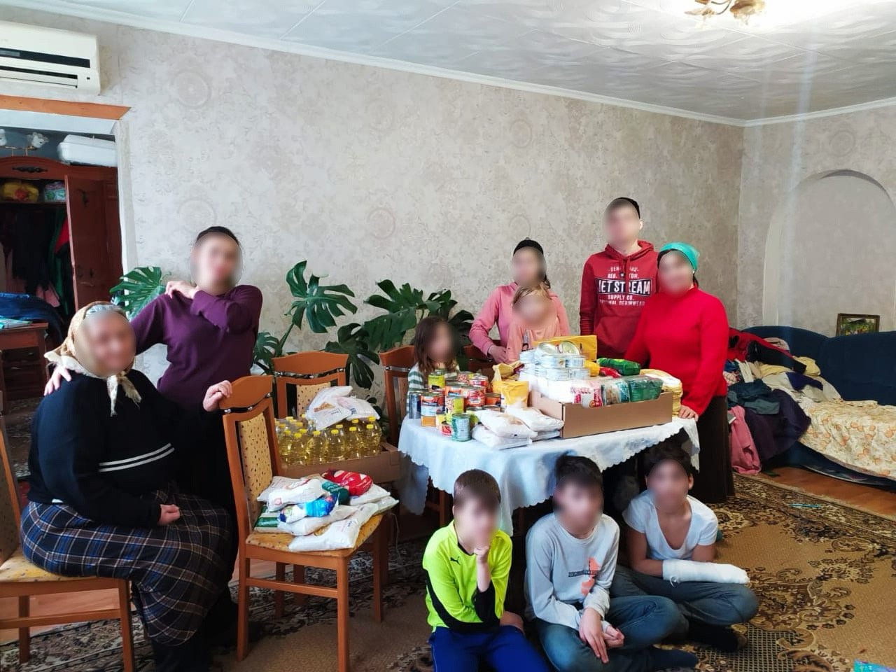 4th Ukrainian family getting supplies.jpeg