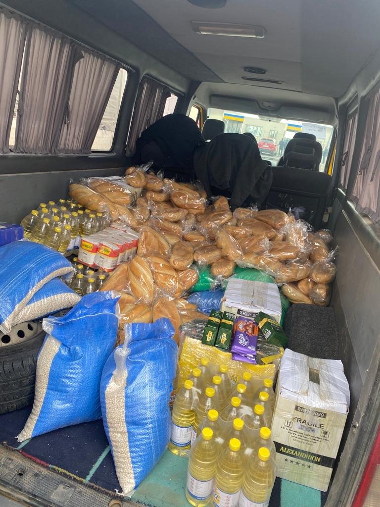 Food supplies being delivered to the border churches.jpg