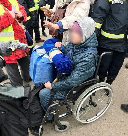 Woman in wheelchair at border - C.jpeg