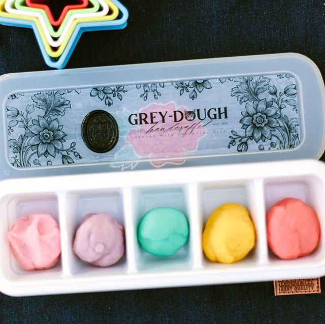 Shared a few details on my biz account this week @wileyvalentine but here is the Grey-Dough packaging I created for Greys birthday party a few weeks ago. Inspired by our trip to Italy and our visit to the Gucci museum 📸 @andreapatriciaphoto 
#kidspa