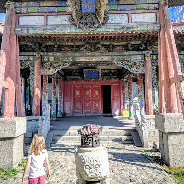 The adventure begins in #mongolia 🇲🇳! We had fun exploring the Choijin Buddhist Monastery.  Incredibly excited to learn about this beautiful country and its culture.
🍎💼
.
.
#travelwithkids #worldschooling #adventurekids