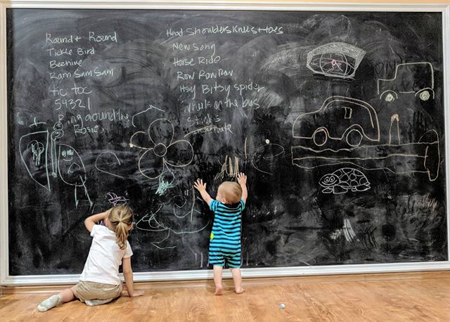 CHALK BOARD FUN - This picture makes my heart sing!

#preschoolart #preschool #homeschoolmom #homeschool #handsonlearning