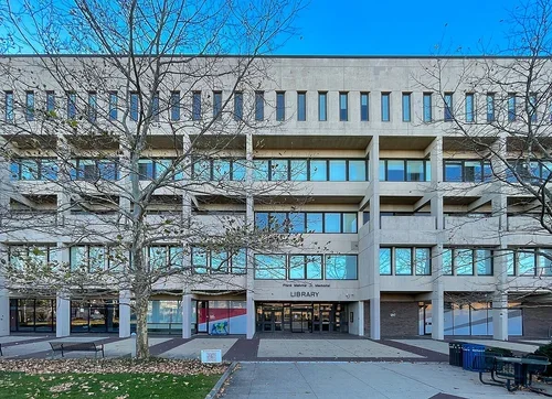 SUNY Stony Brook, Melville Library Starbucks