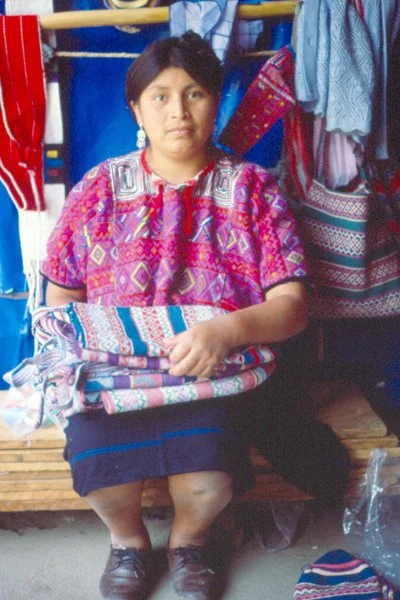 [03] GuatemalaHechodeManoHandmade_GYounghien_1.jpg
