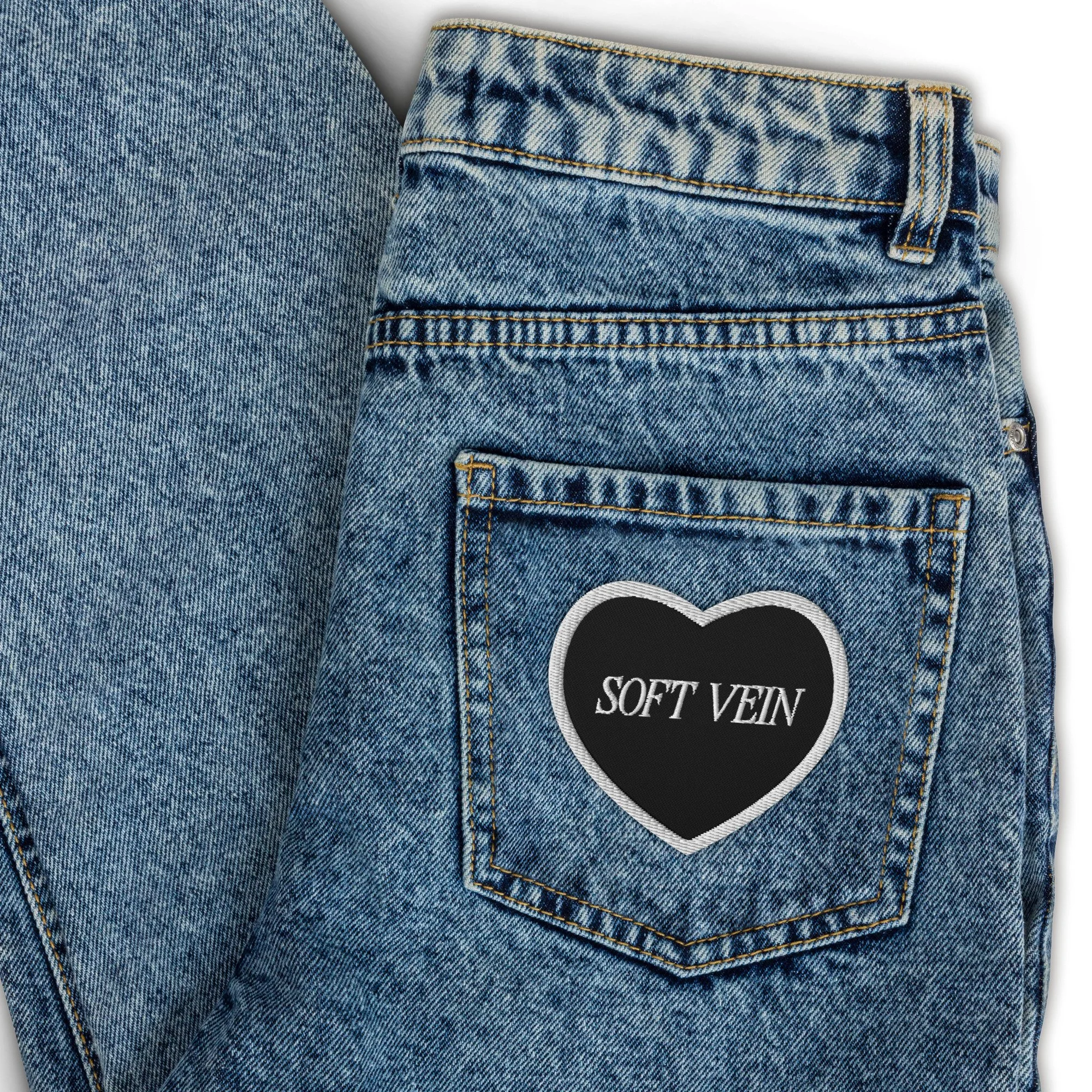 embroidered-patches-black-heart---3.1x2.8-front-6a5bd5f290e79.jpg
