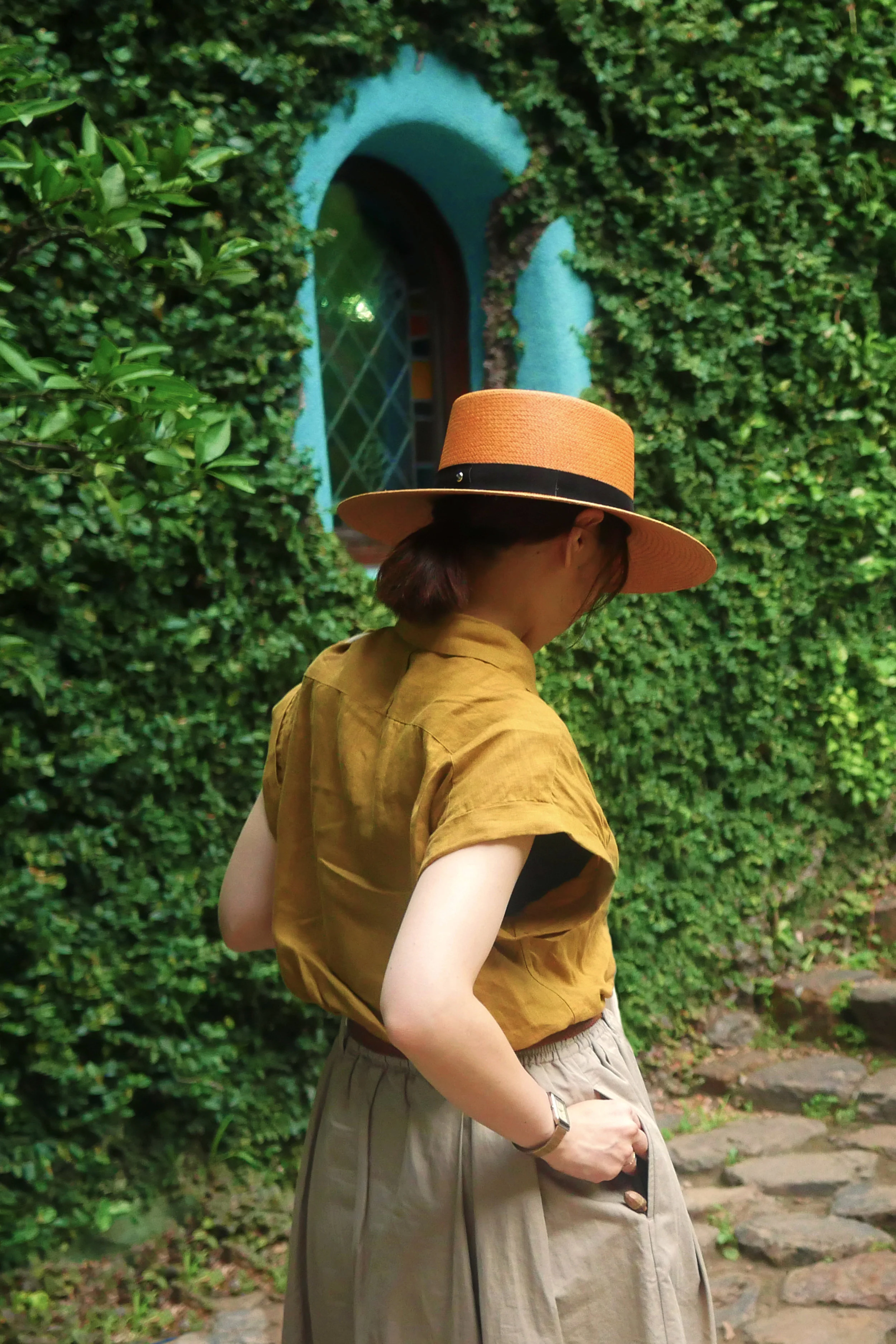 womaninhat.jpg