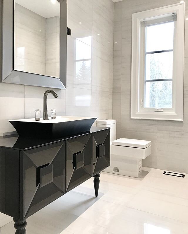 Monday motivation - Updating a powder room with new fixtures and layout to maximize the use of space. Swipe to see our #behindthebuild transformation.
.
.
.
.
.
..
.
.#artisanbuildersinc #artisanbuildersca  #BTS  #beautifulbathrooms #liveableluxury #