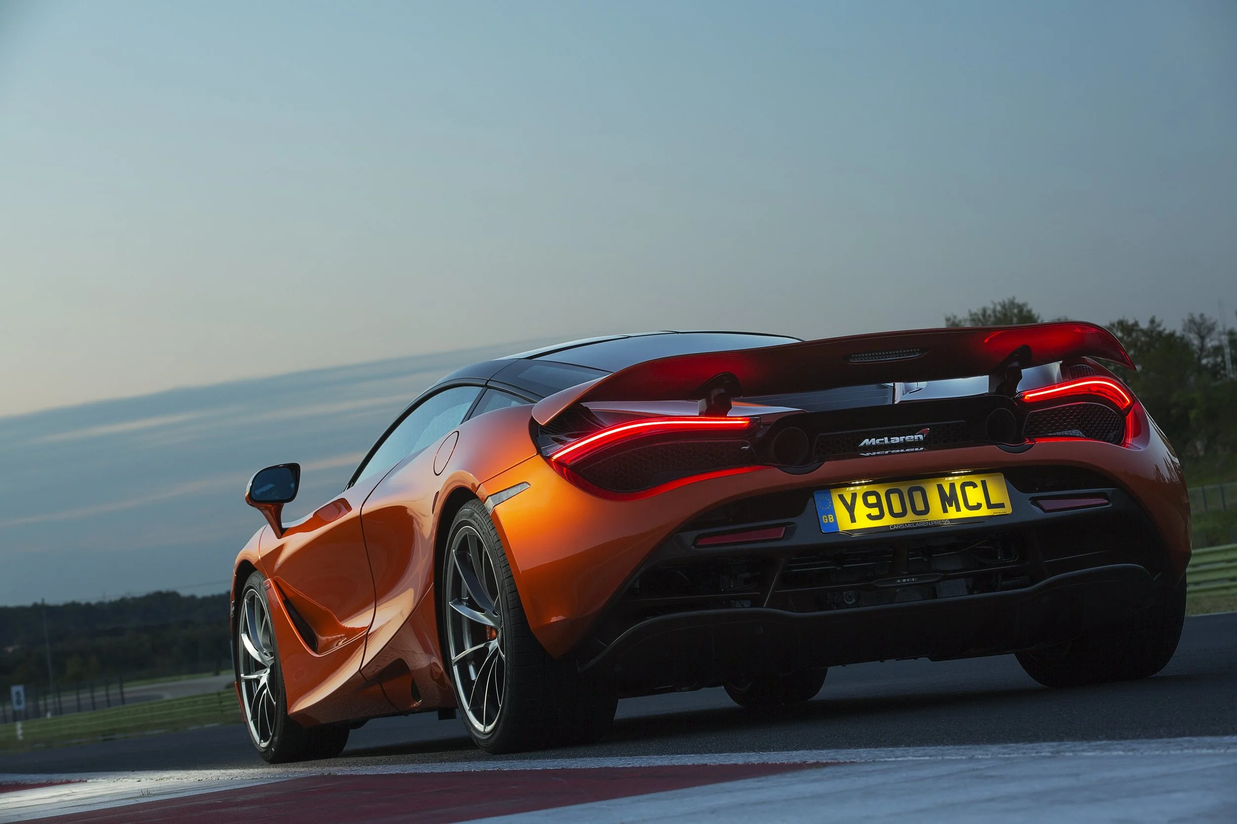 Large-7755-McLaren720S-AzoresOrange.jpg