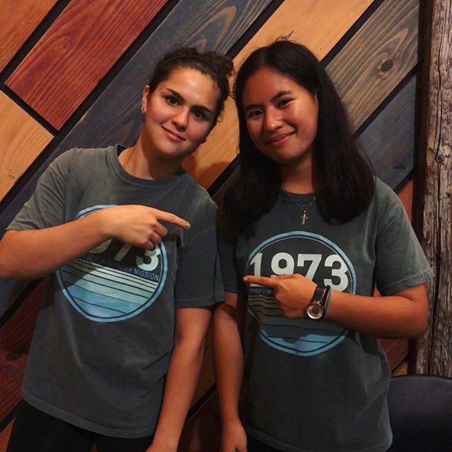 Two generations of disciples reppin&rsquo; @hamptonbeachsm at Fall Retreat! #lovethatlegacy #bethechange #hbsmalumni #asummerthatlasts #allforchrist
.
.
.
#fallretreat #fallgetaway #fallretreat18 #fallgetaway18 #cru #crusummermission #crufallretreat1