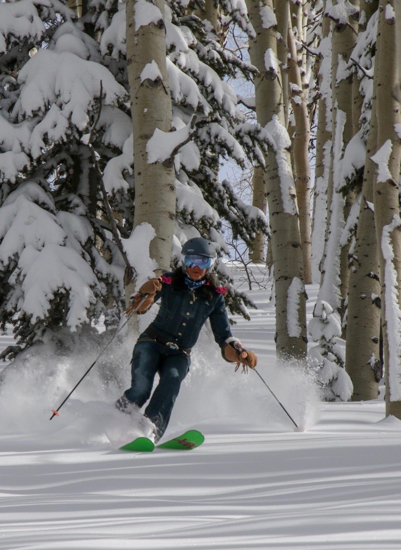 Lisa floating through the trees like a skiing queen!