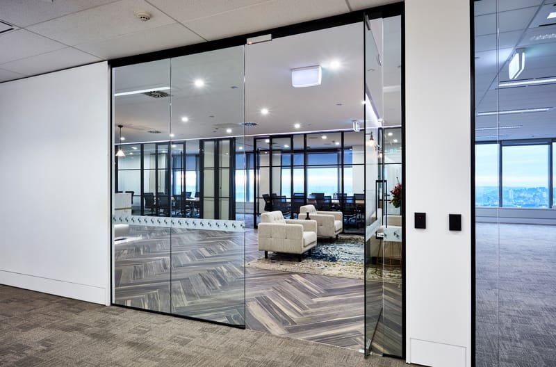 Frameless glass wall