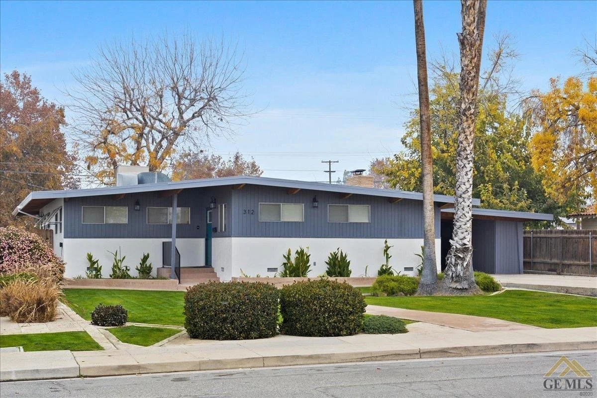 A Mid Mod in Bakersfield, CA - $290,000