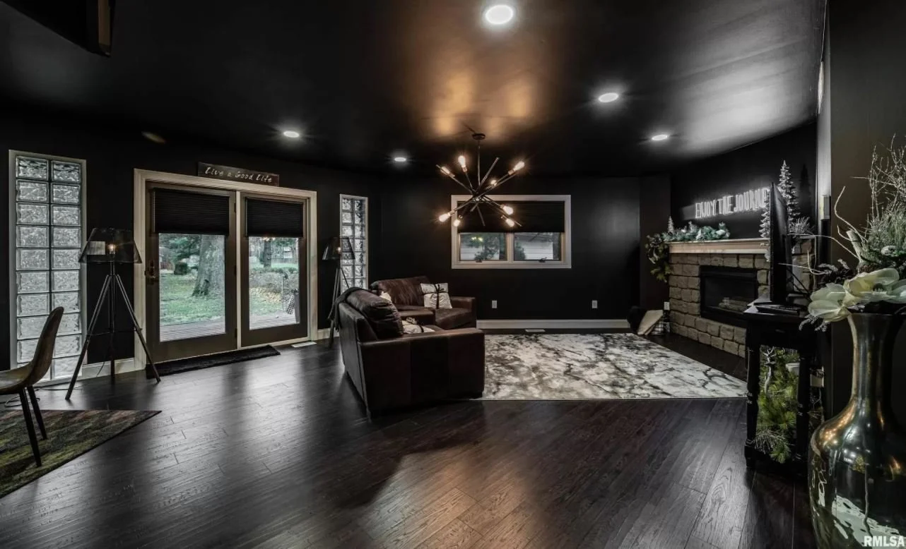 Darth Vader Vibes in Lincoln, IL - $250,000