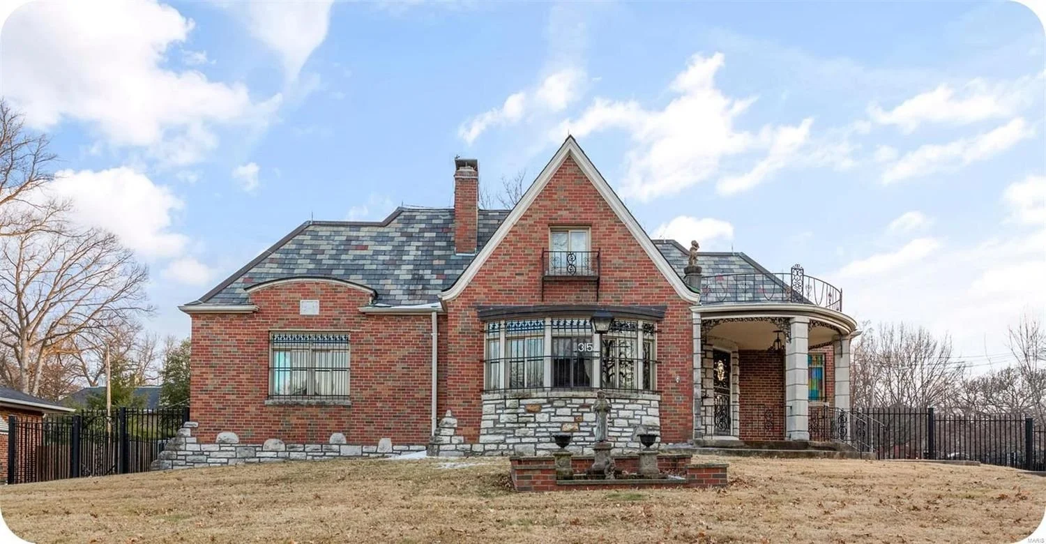 A Blast From the Past in STL - $300,000