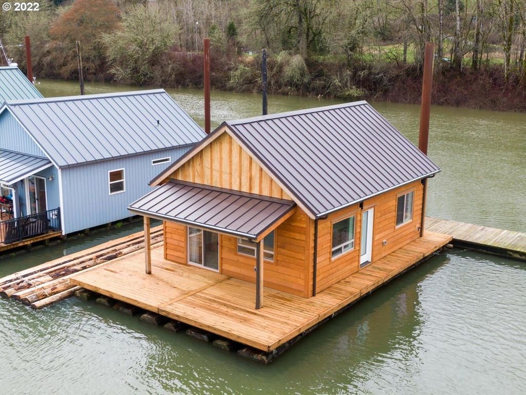 A Floating Home in Portland, OR - $329,900