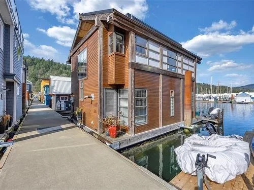 A Floating Home in North Cowichan, BC - C$599,000
