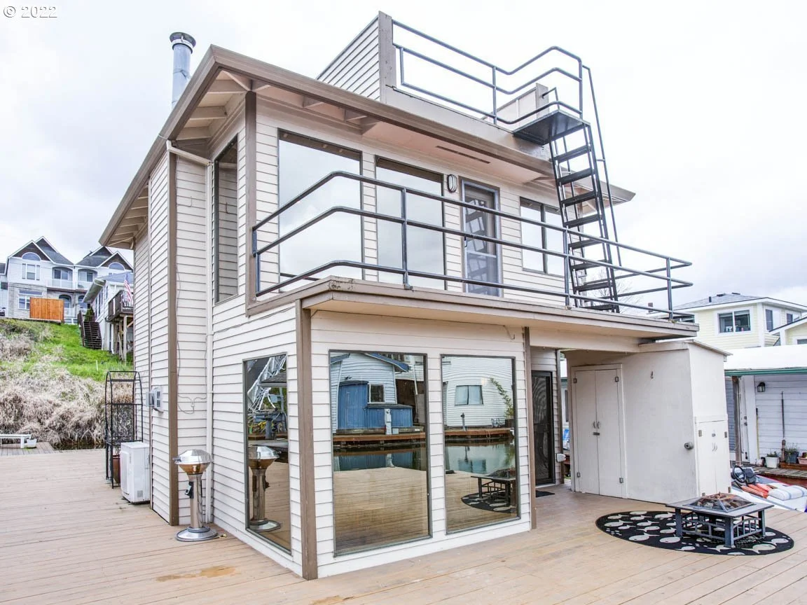 A Floating Home in Portland, OR - $289,000