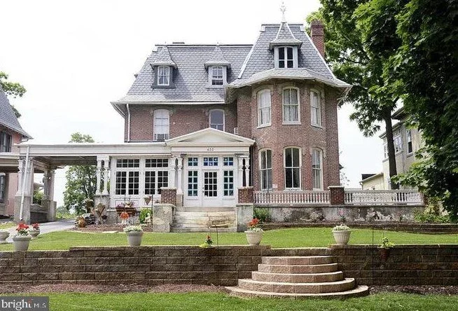 A Mansion and Carriage House in Hagerstown, MD - $595,000