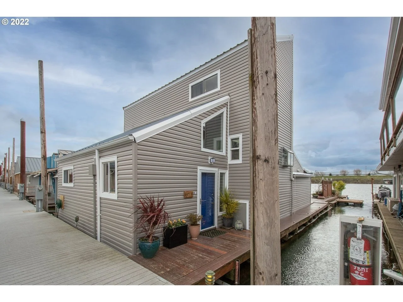A Floating Home in Portland, OR - $575,000
