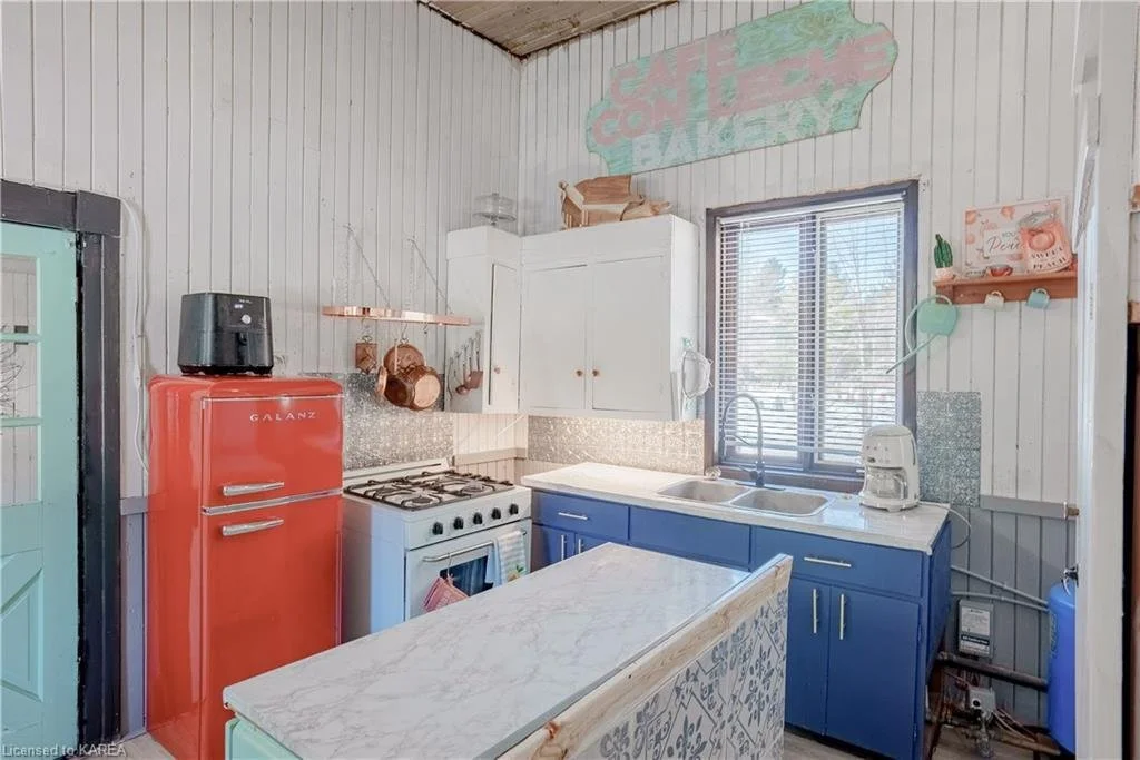 A One Room Schoolhouse in Central Frontenac, ON - C$249,000