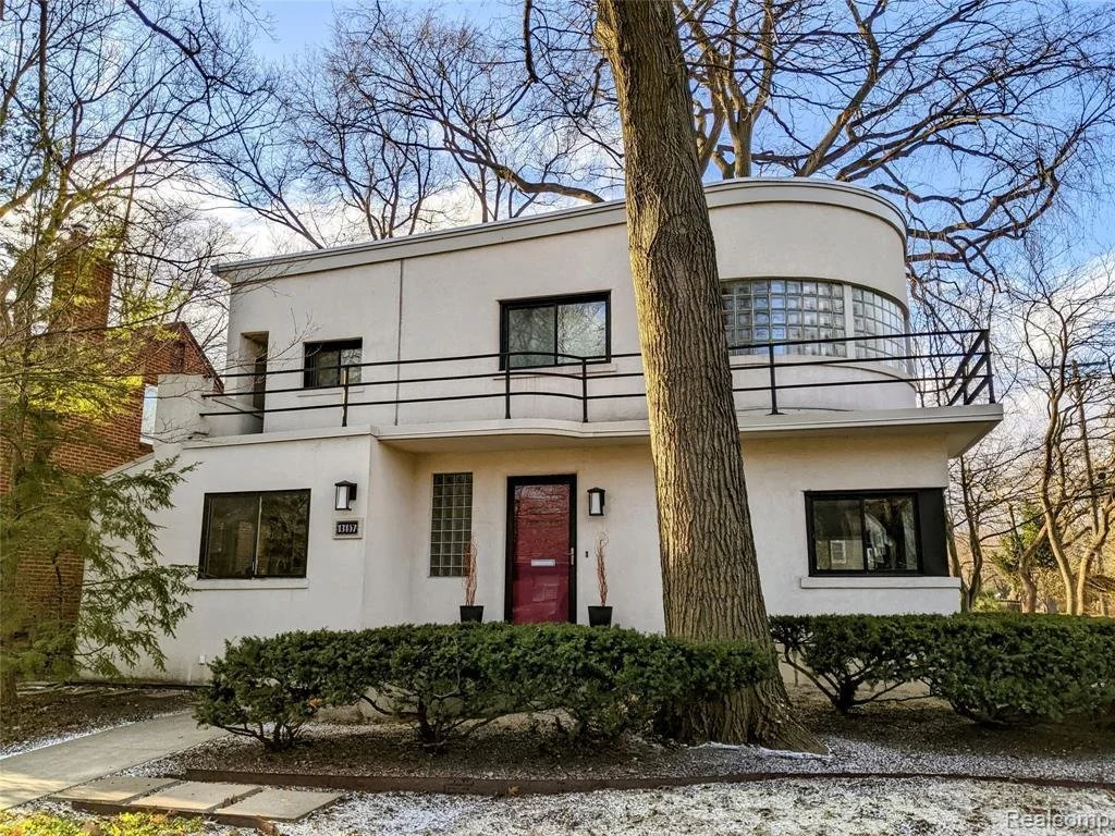 A Streamline Moderne in Huntington Woods, MI - $365,000