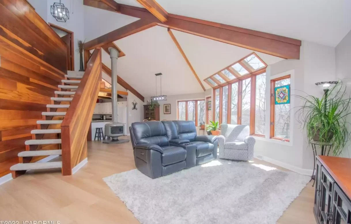 A Unique Home in Jefferson City, MO - $250,000