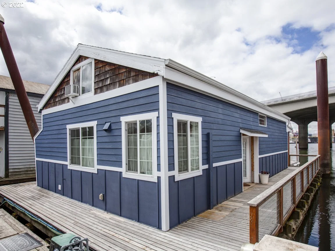 A Floating Home in Portland, OR - $239,000
