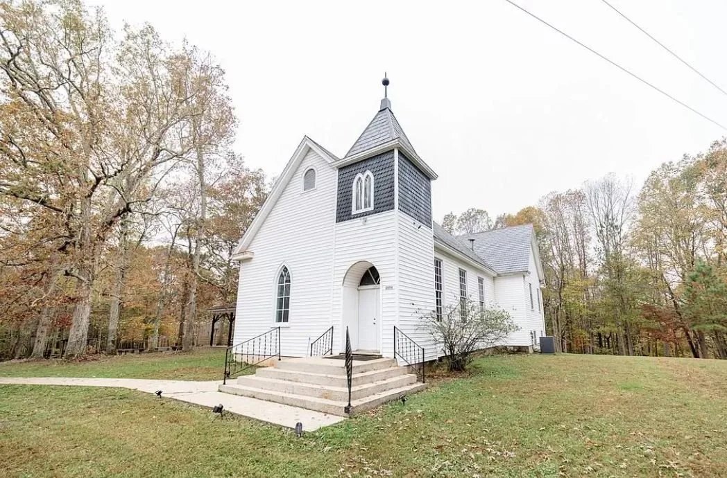 A House, Church &amp; 4 Cabins - $775,000