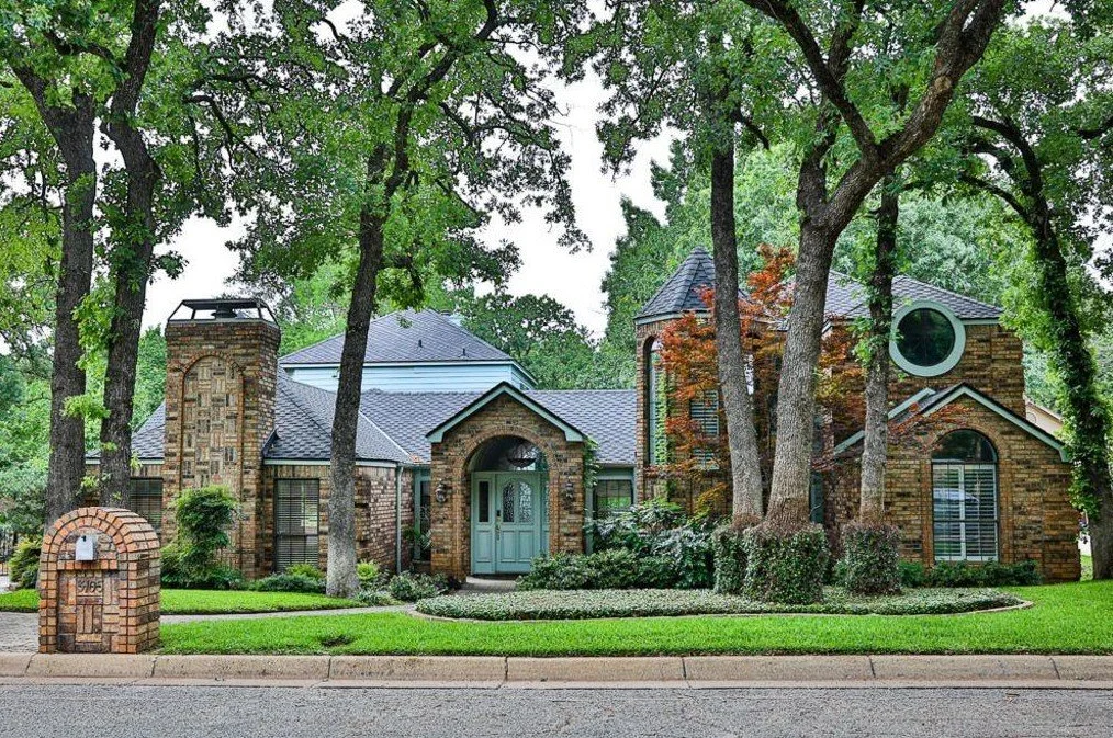 Lush Landscaping in Arlington, TX - $497,000