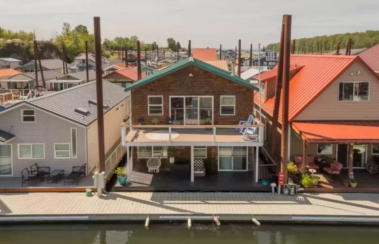 A Floating Home in Portland, OR - $349,900