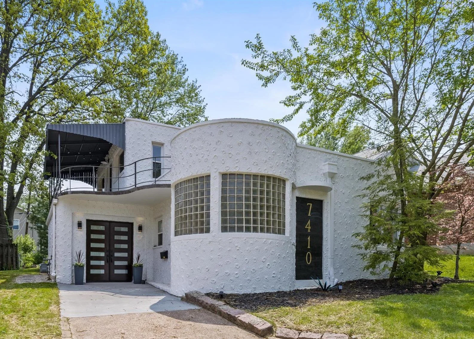 An Art Deco Exteroir in STL - $243,900