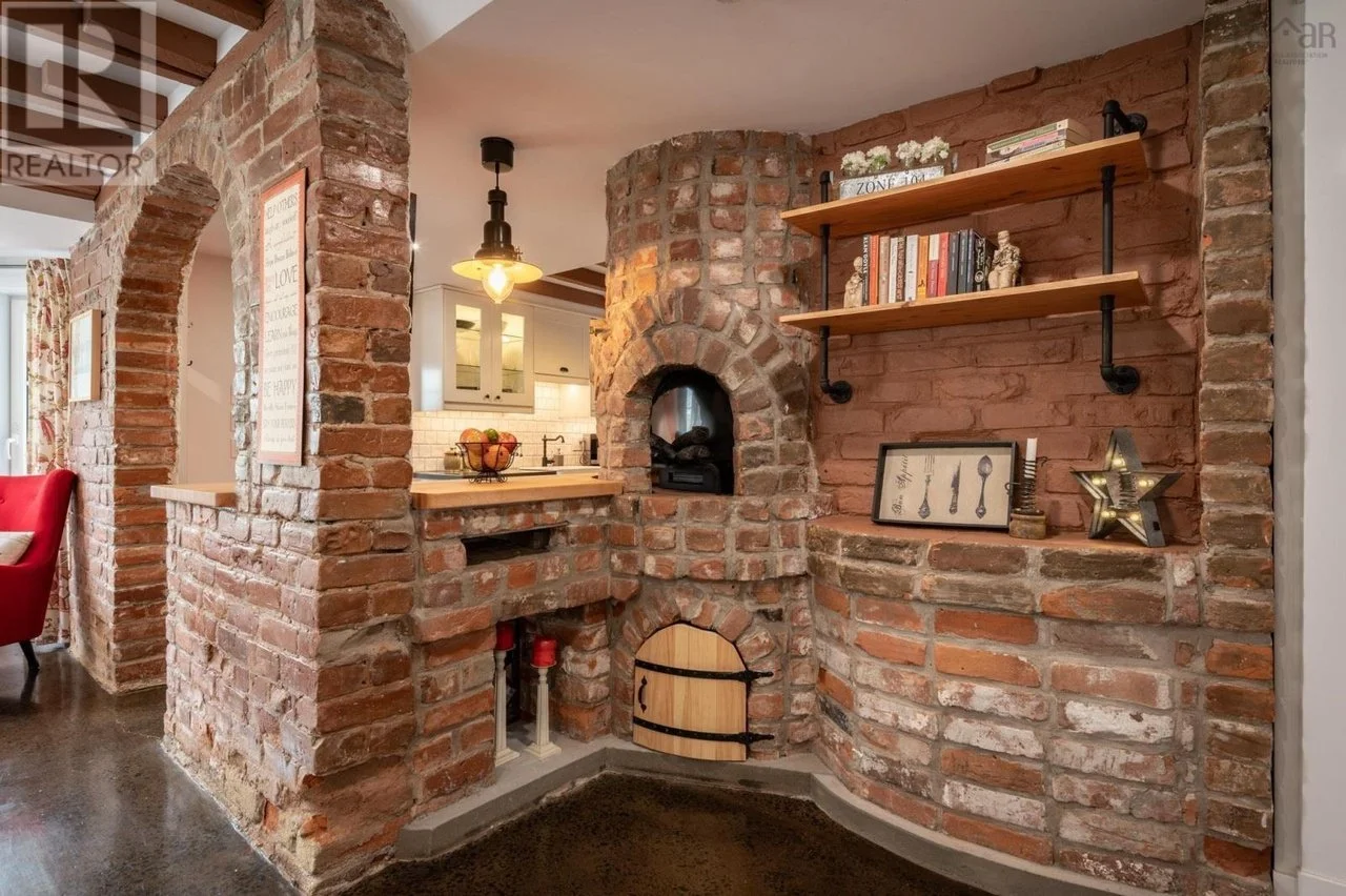 A Condo in the Thorndean House - C$349,900