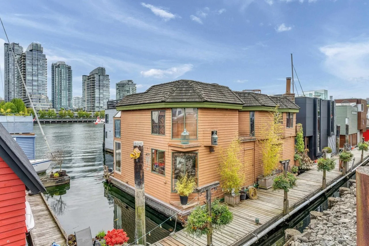 A Floating Home in Vancouver, BC - C$1,880,000