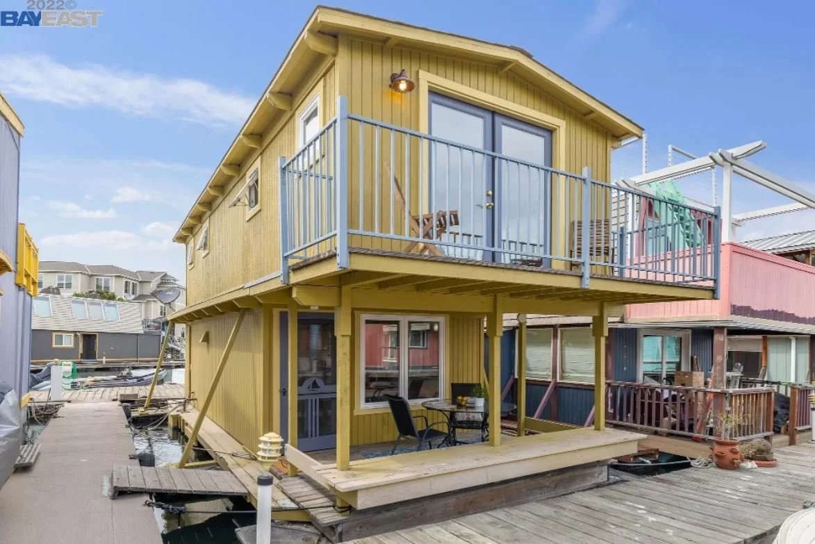A Floating Home in Alameda, CA - $325,000