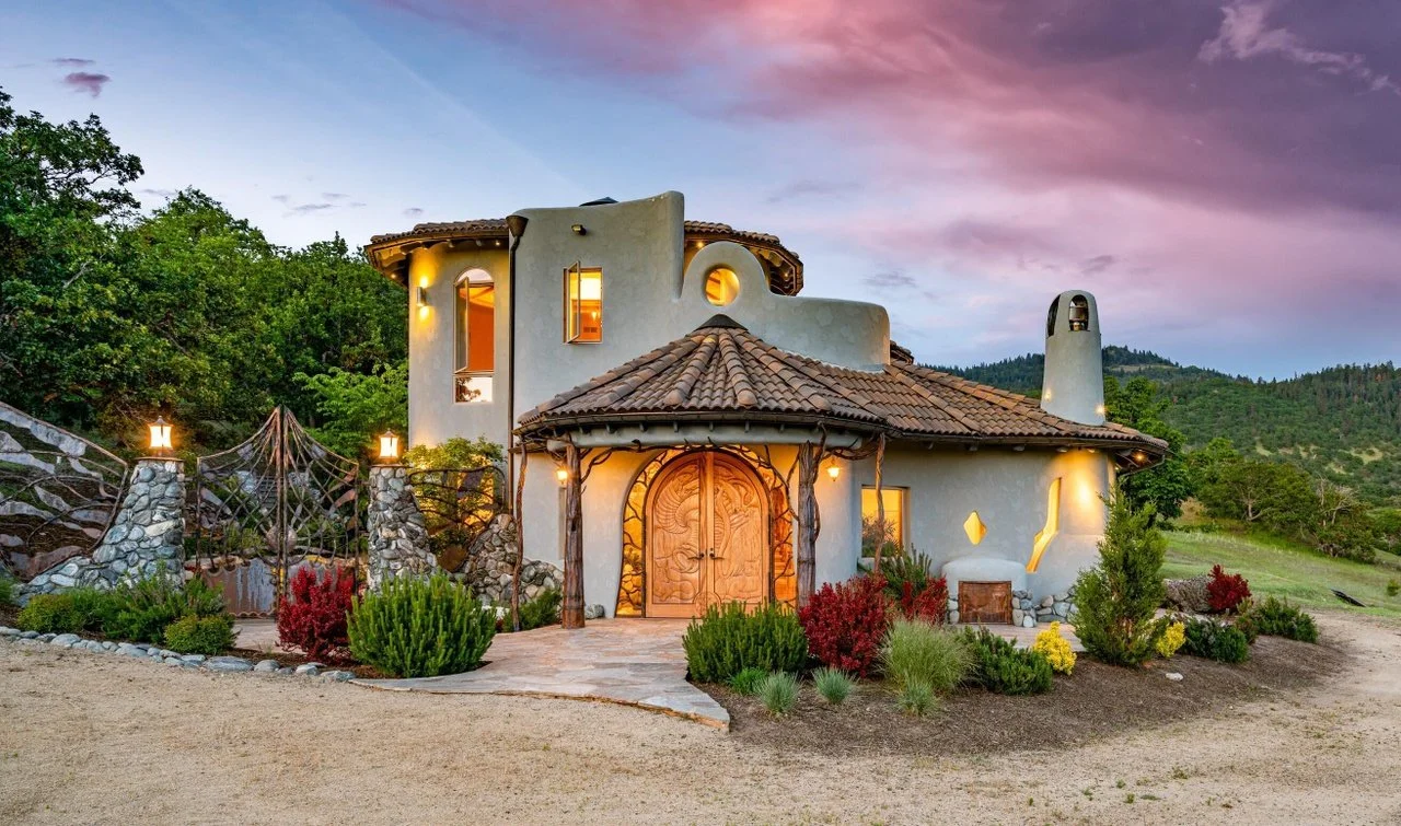 700 Acres in Ashland, OR - $5,895,000